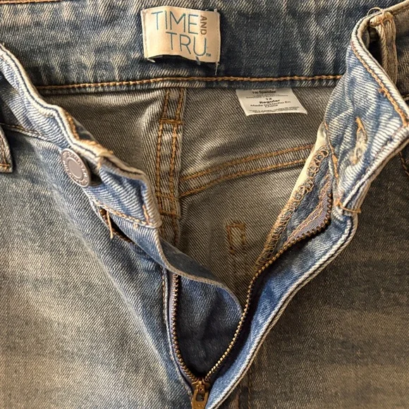 Time and Tru Distressed Blue Ankle Jeans - Picture 3 of 5